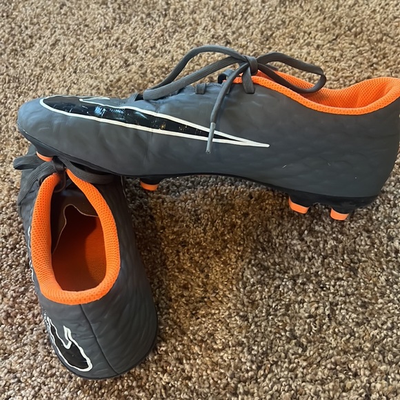 Nike Hypervenom soccer cleats, women's size 7. - Picture 6 of 8